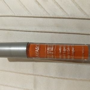 Long lasting liquid lipstick